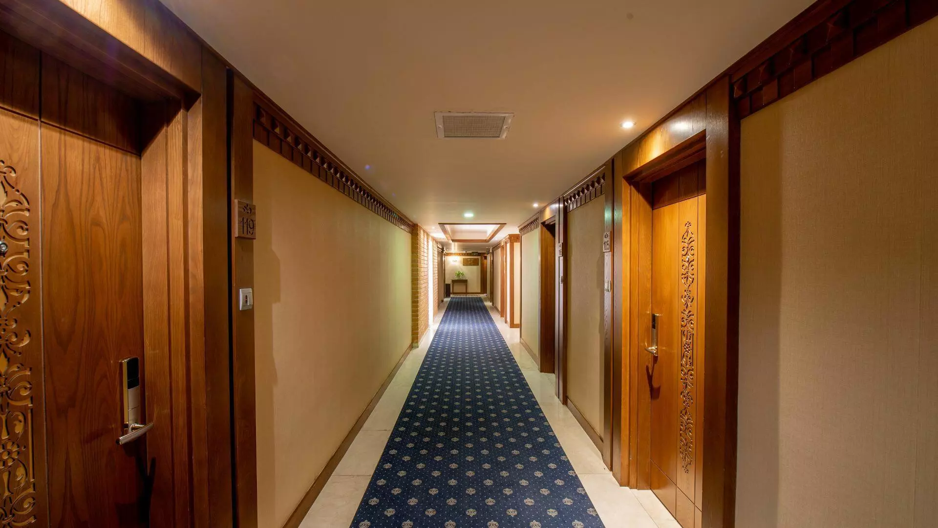 Zandiyeh Hotel