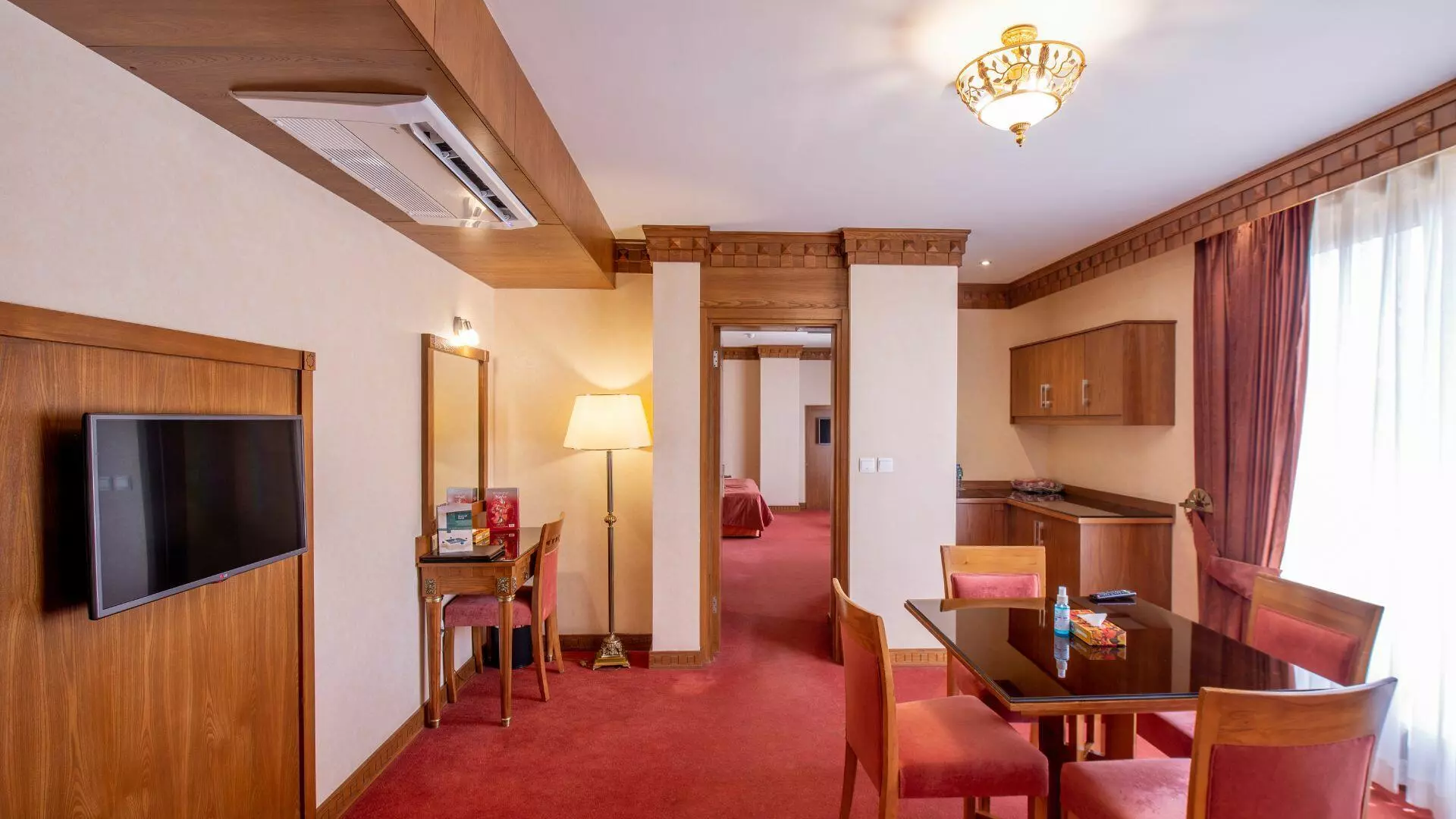 Zandiyeh Hotel