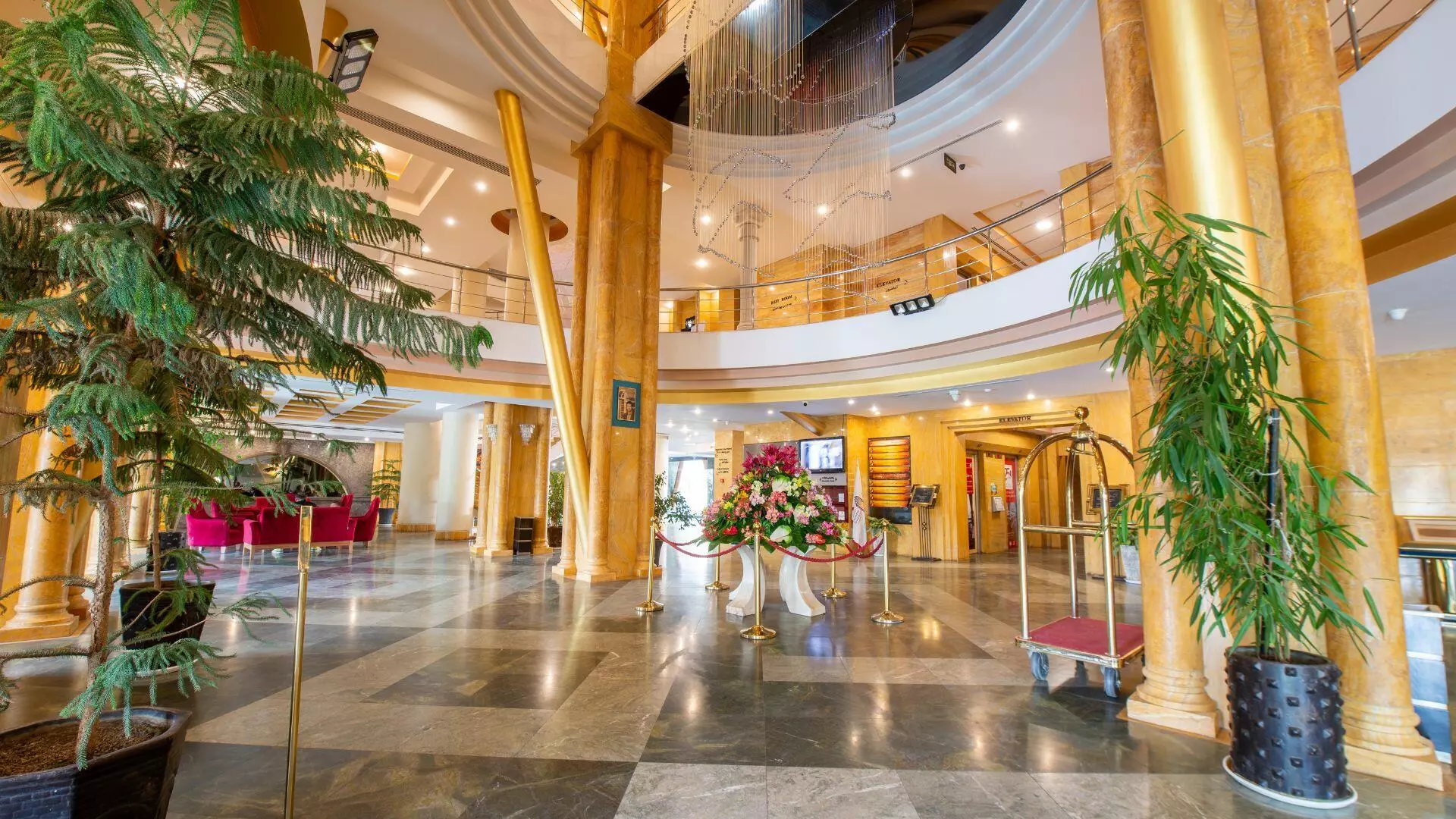 Chamran Grand Hotel
