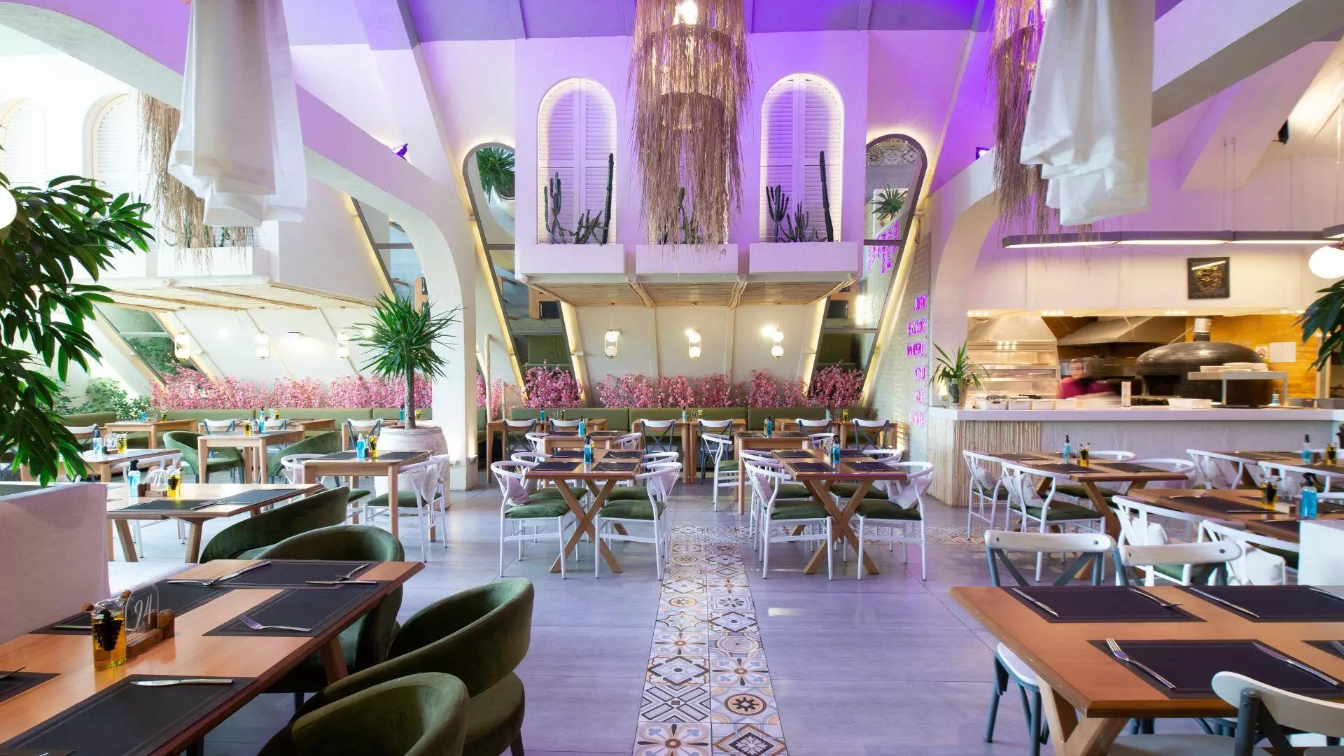 Chamran Grand Hotel