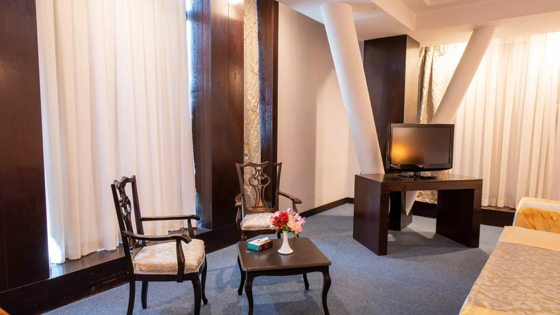 Chamran Grand Hotel