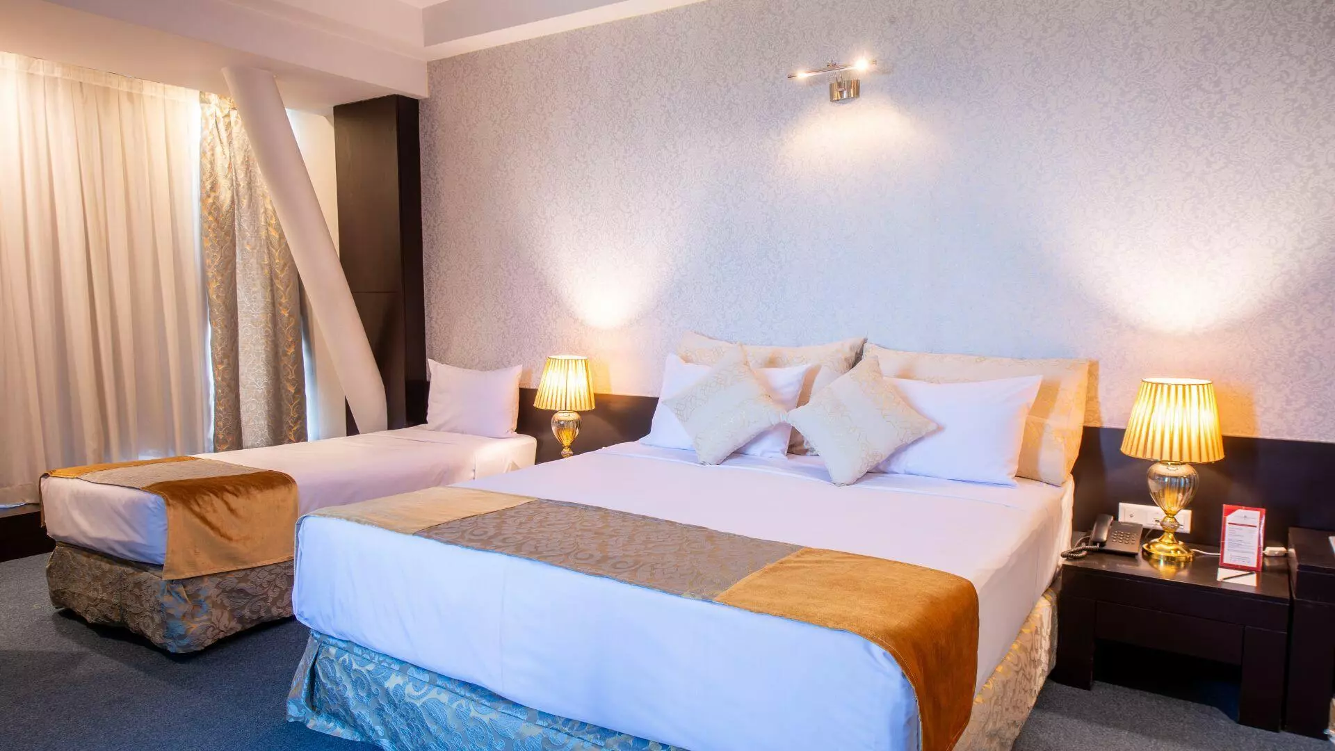 Chamran Grand Hotel