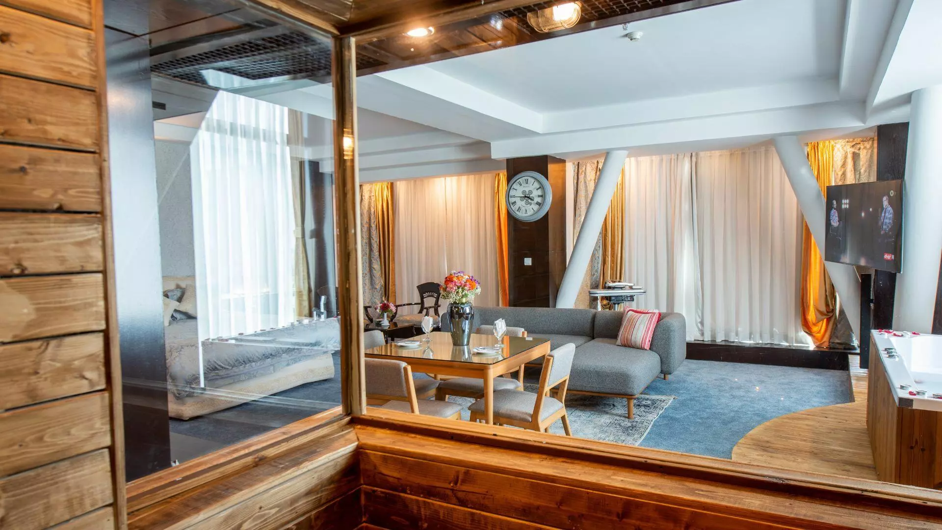 Chamran Grand Hotel