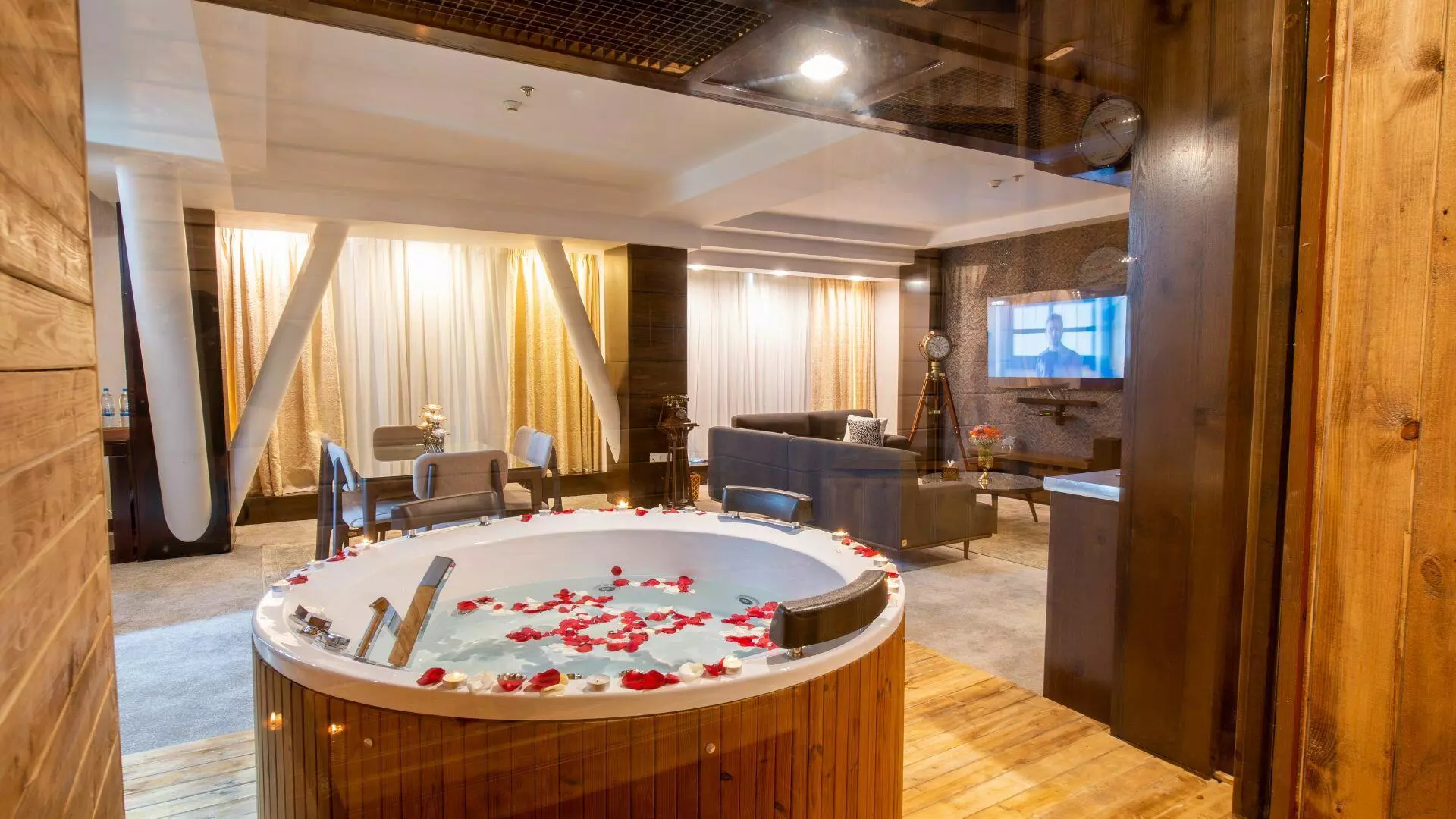 Chamran Grand Hotel