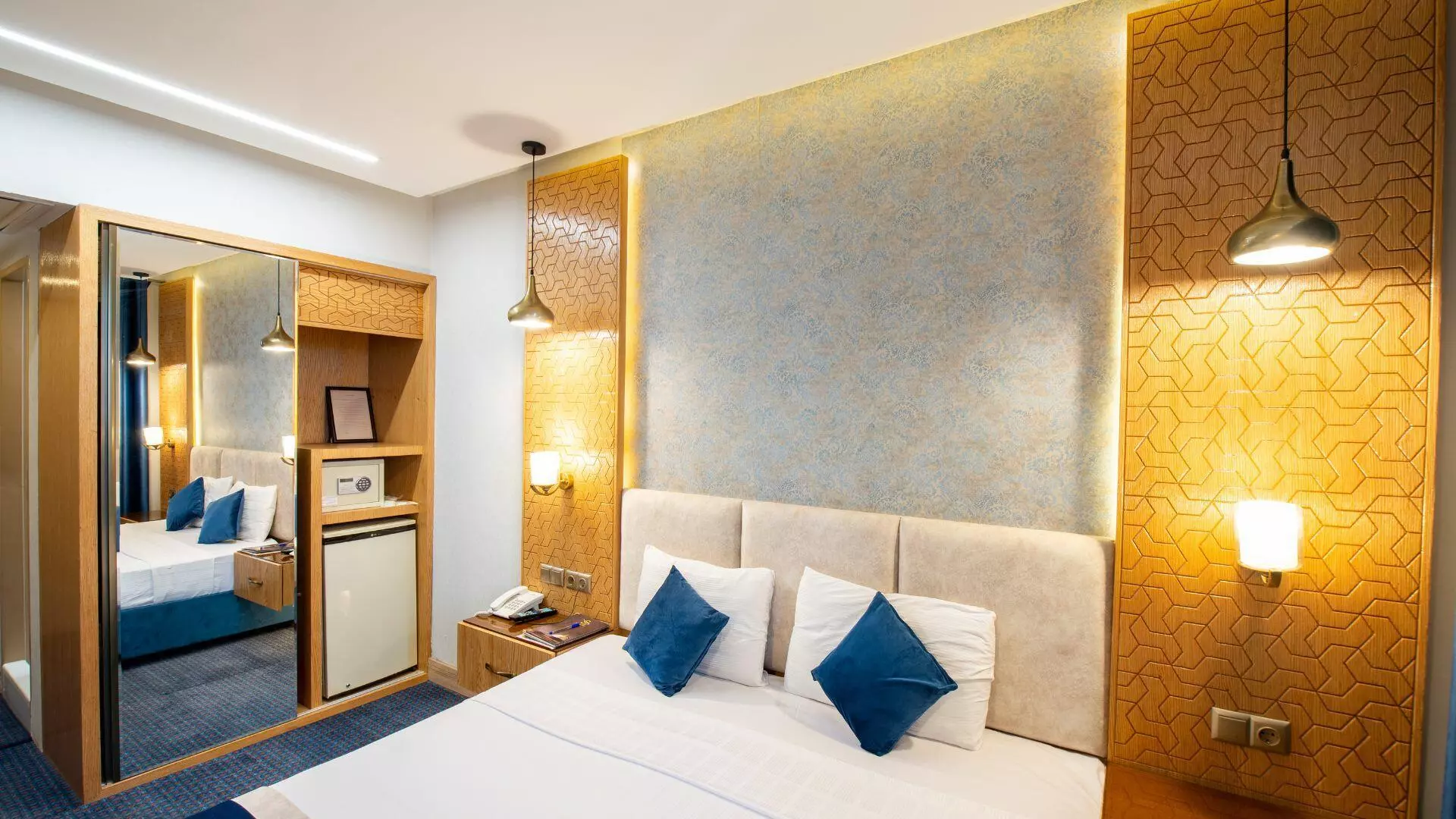 Setareh Hotel