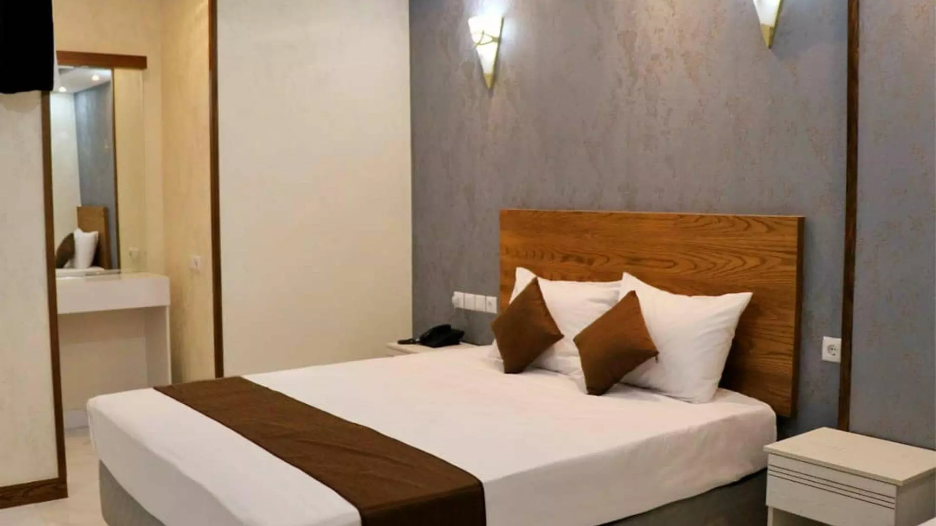 Saran Hotel
