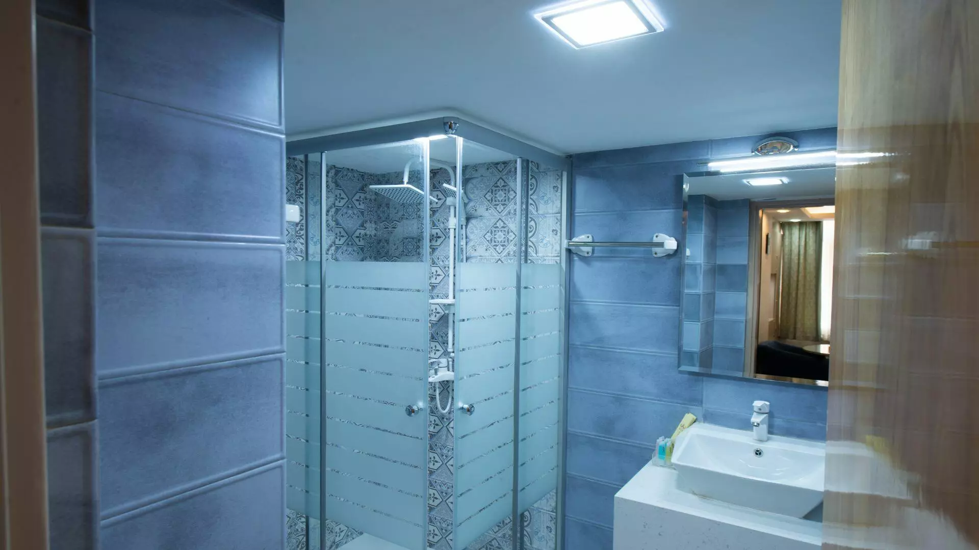 Parsian Suite Hotel