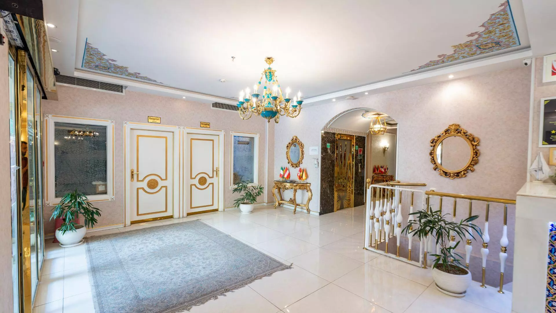 Khajoo Hotel