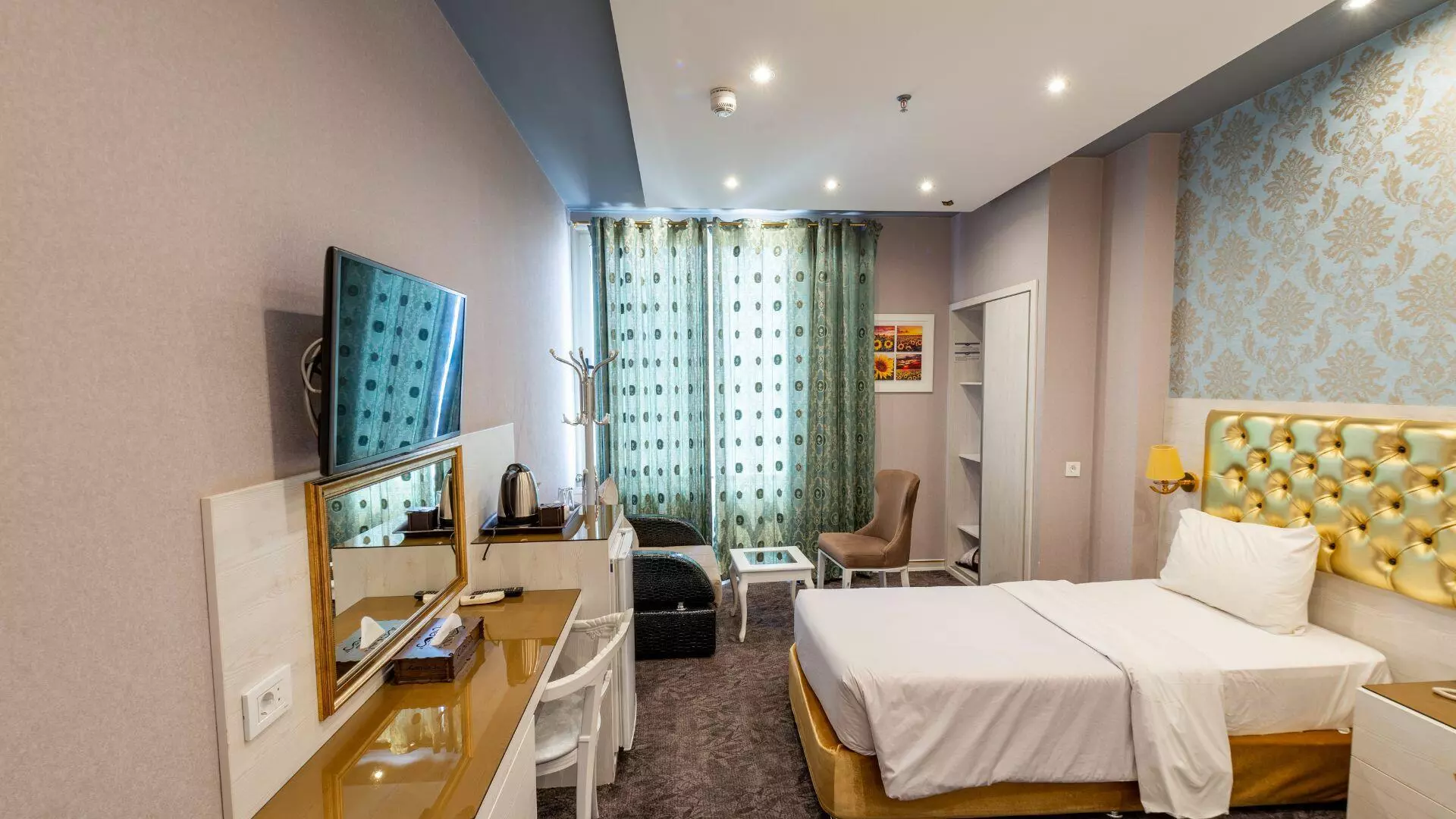 Khajoo Hotel