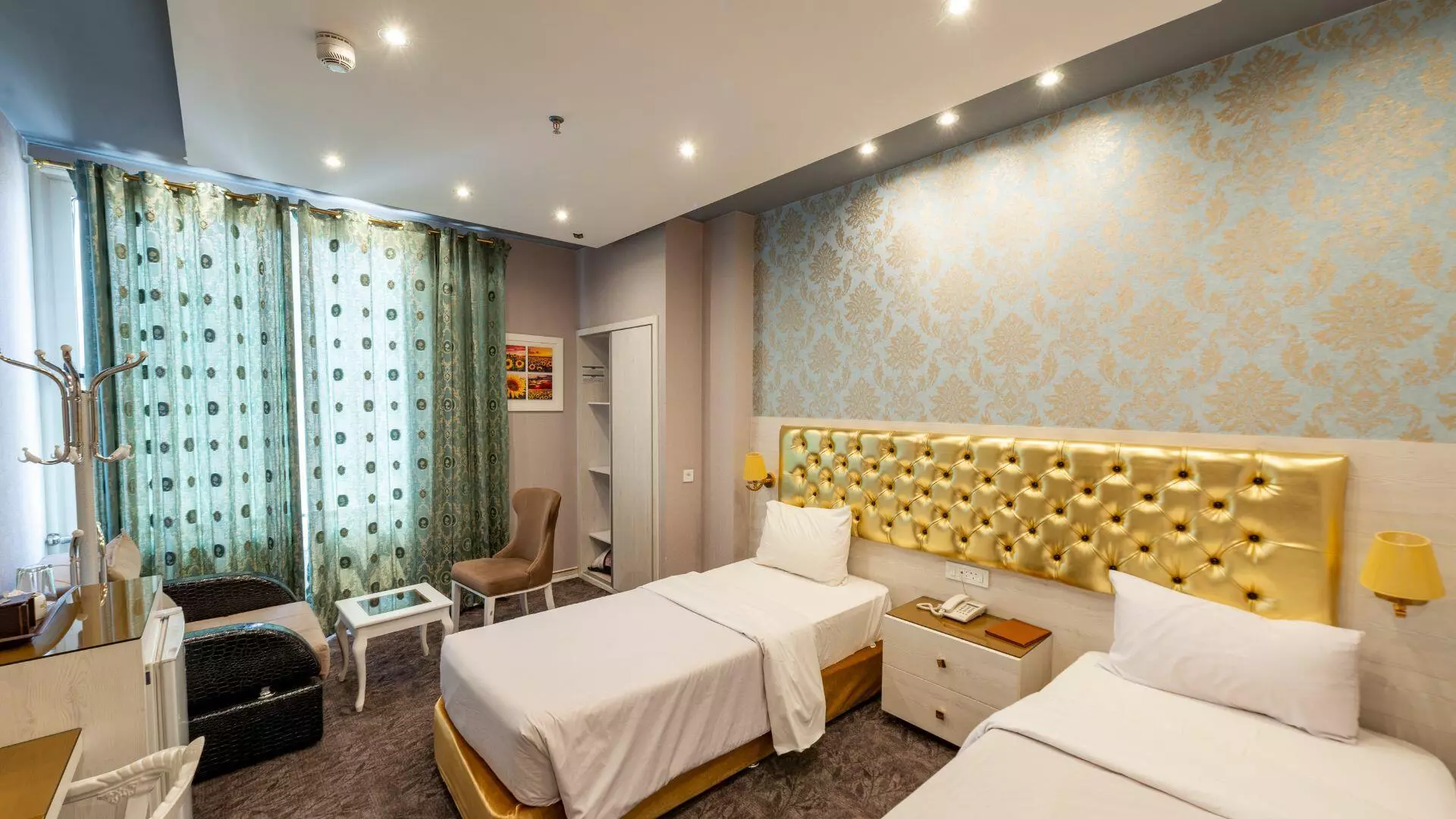 Khajoo Hotel