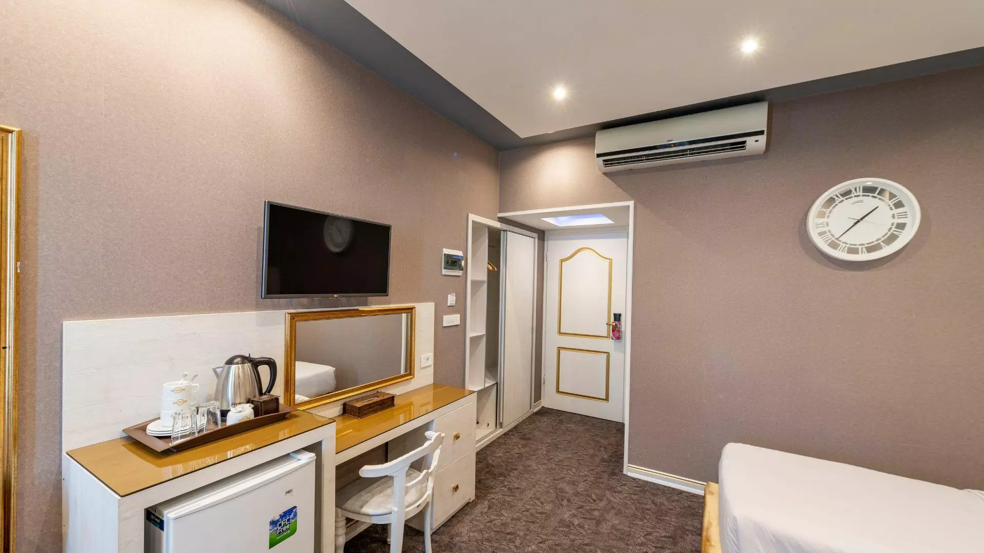 Khajoo Hotel
