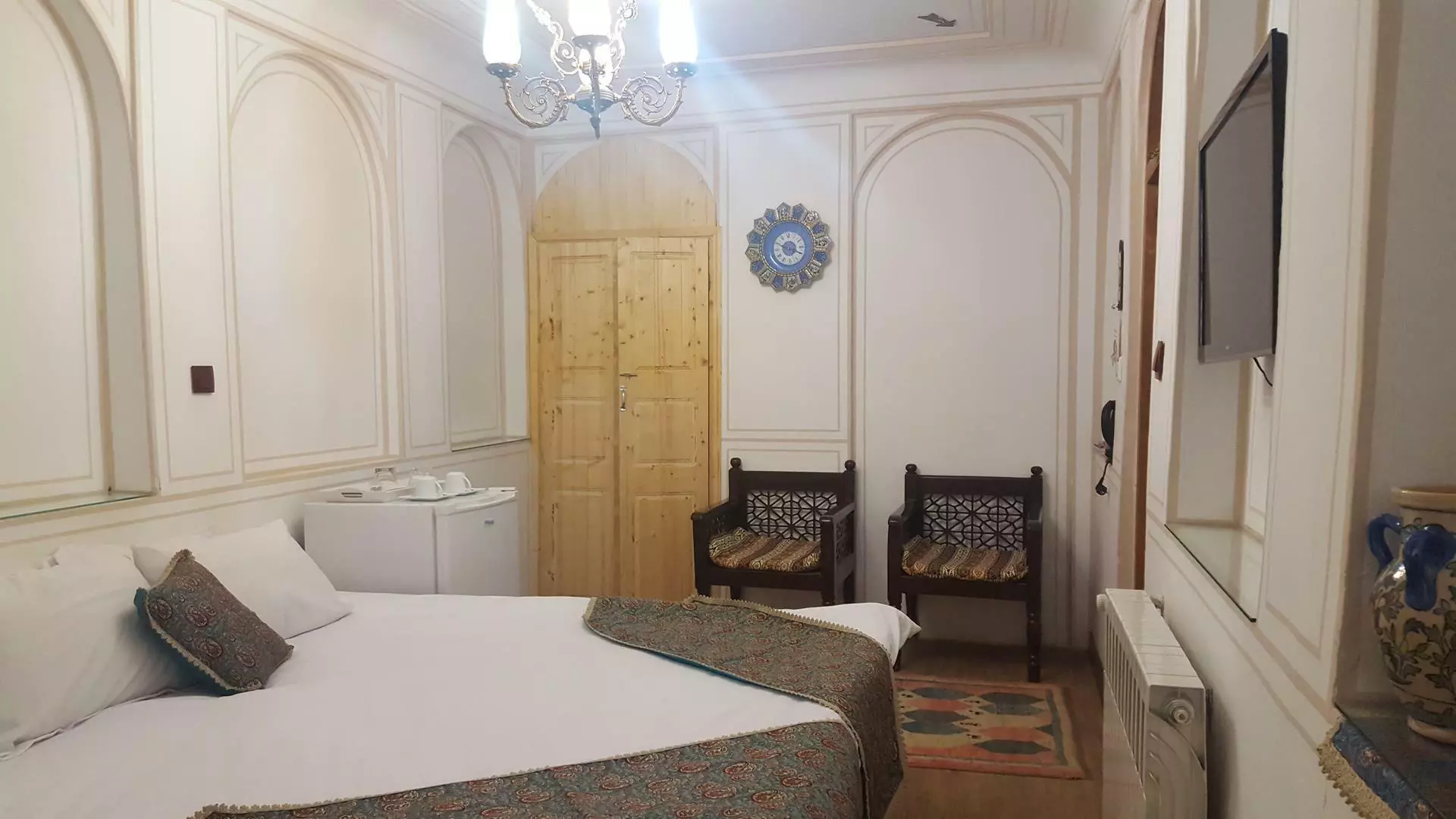 Atigh Traditional Hotel