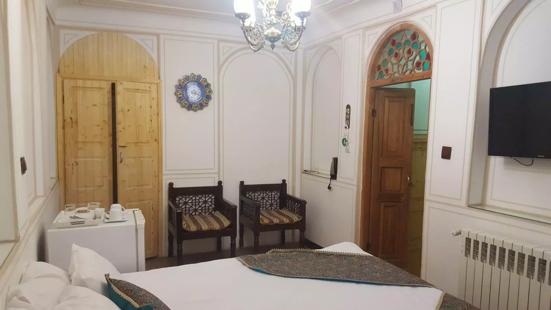 Atigh Traditional Hotel