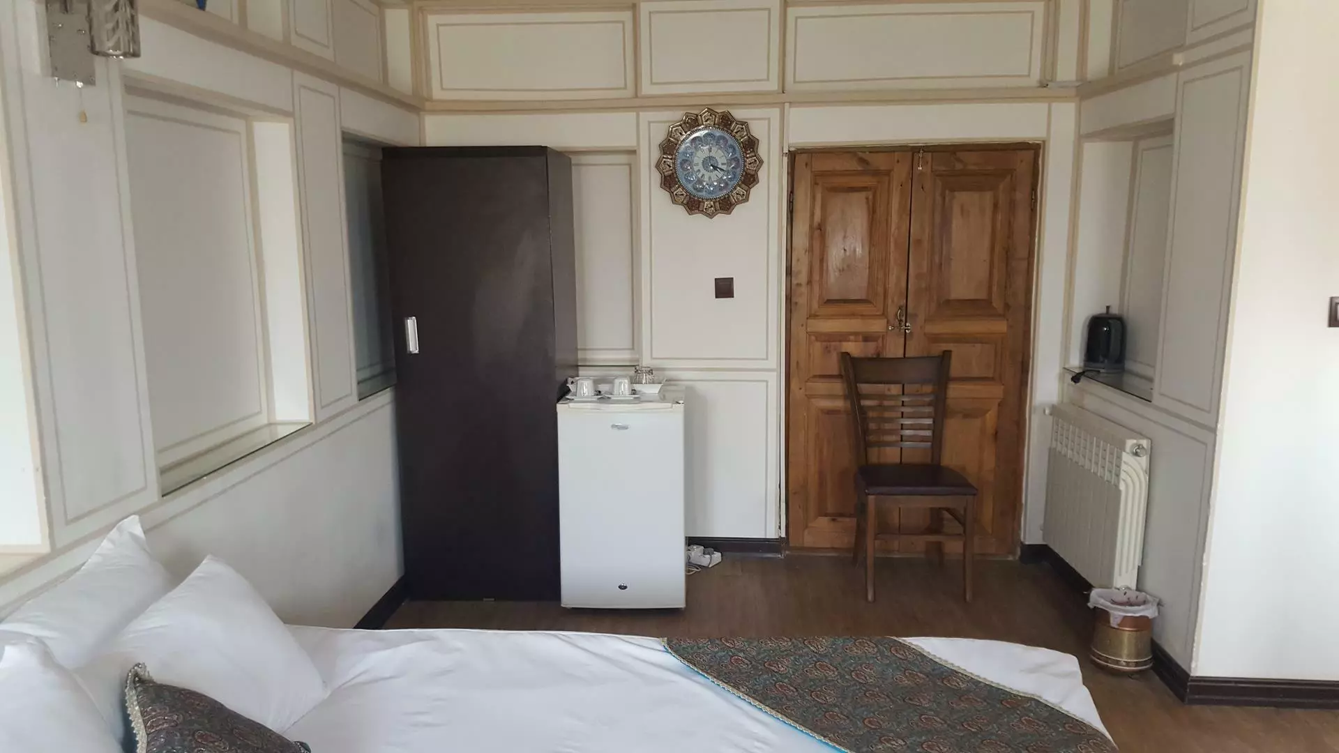 Atigh Traditional Hotel