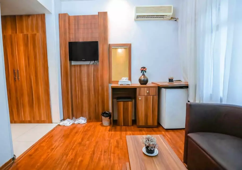 Javaheri Hotel