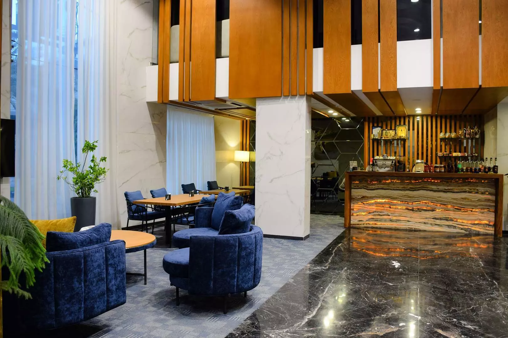 Avina Hotel