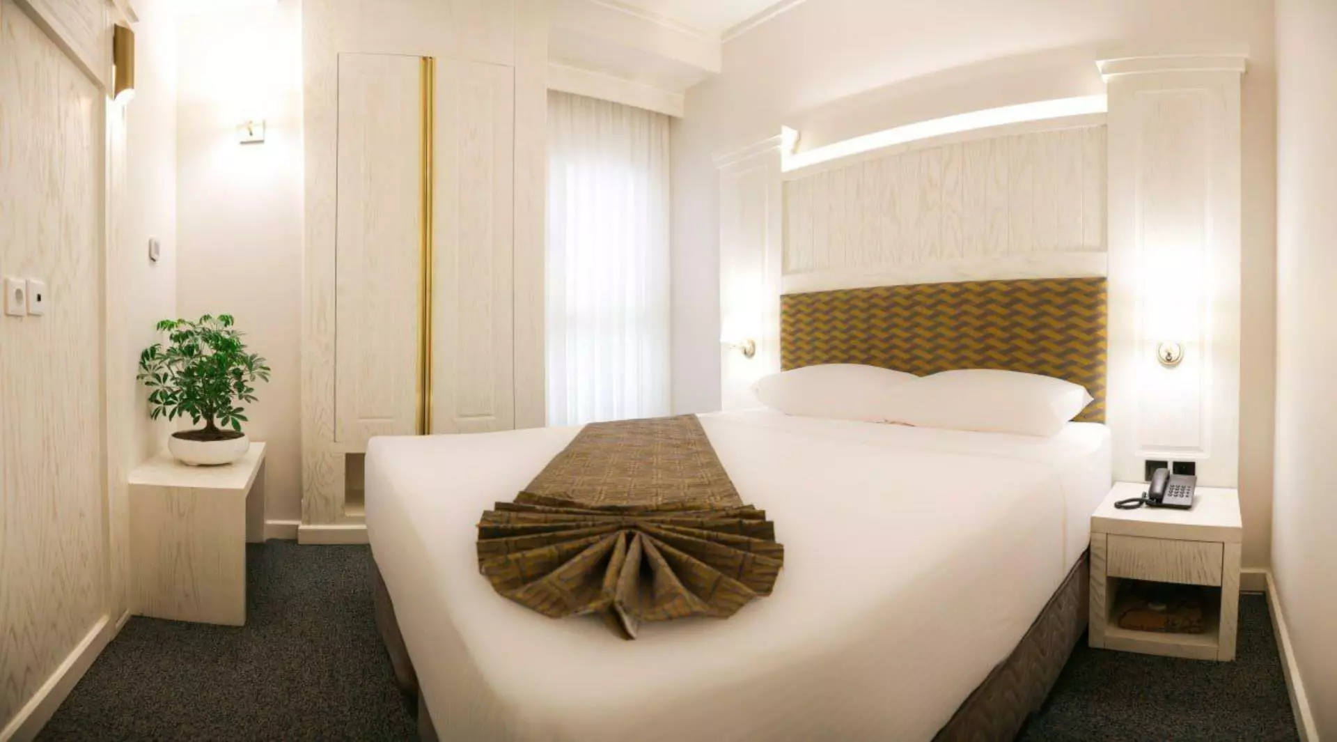 Javar Al Molk Hotel