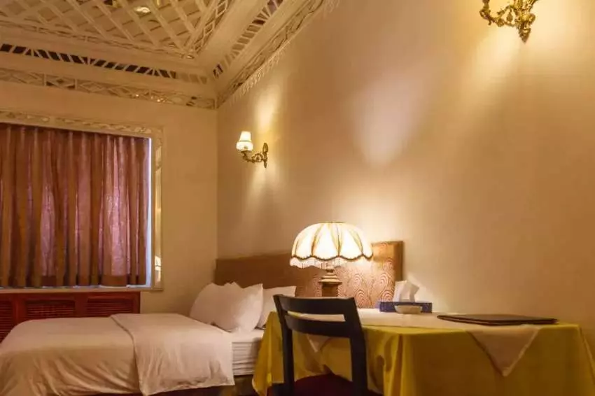 Karoon Hotel