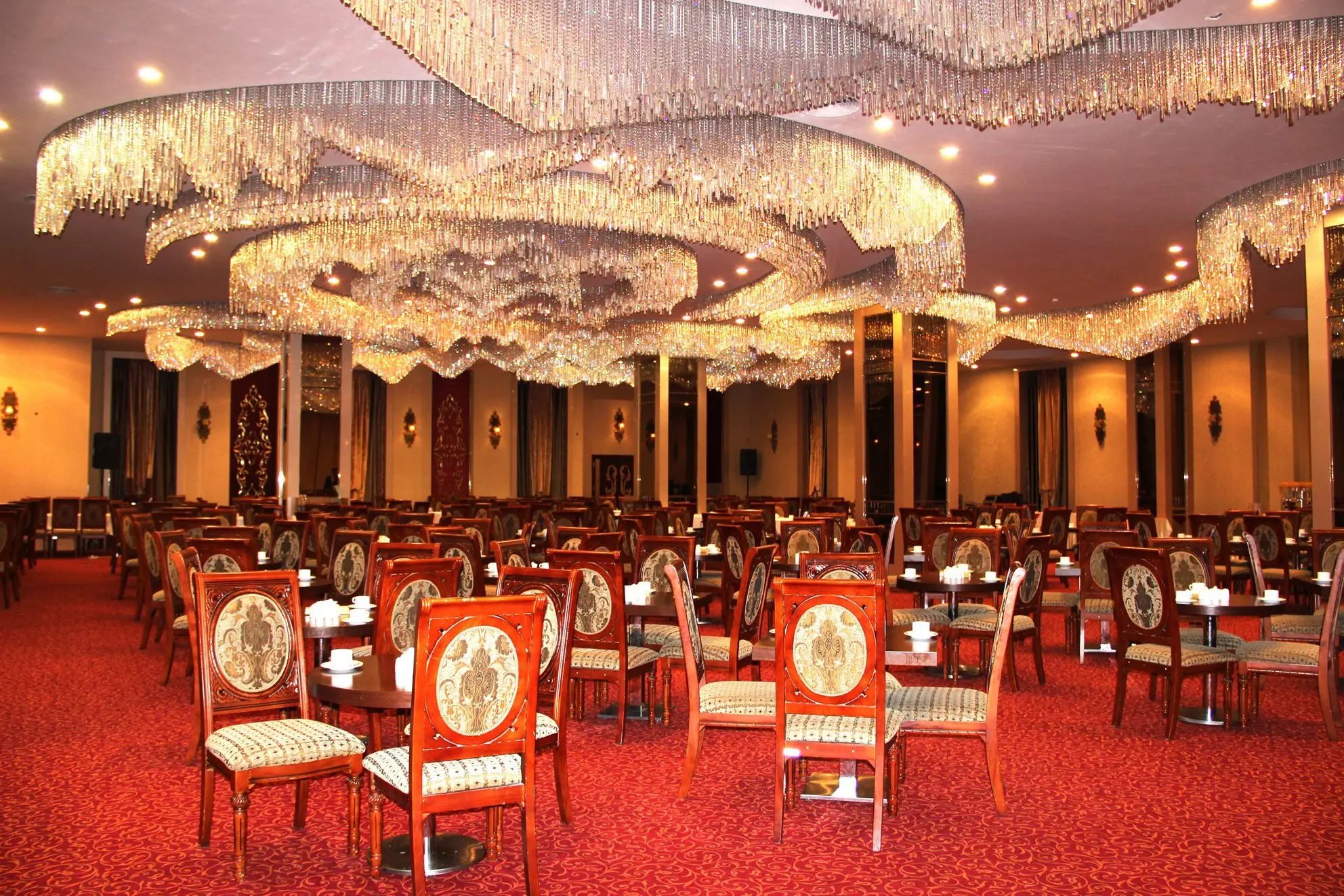 Darvishi Royal Hotel