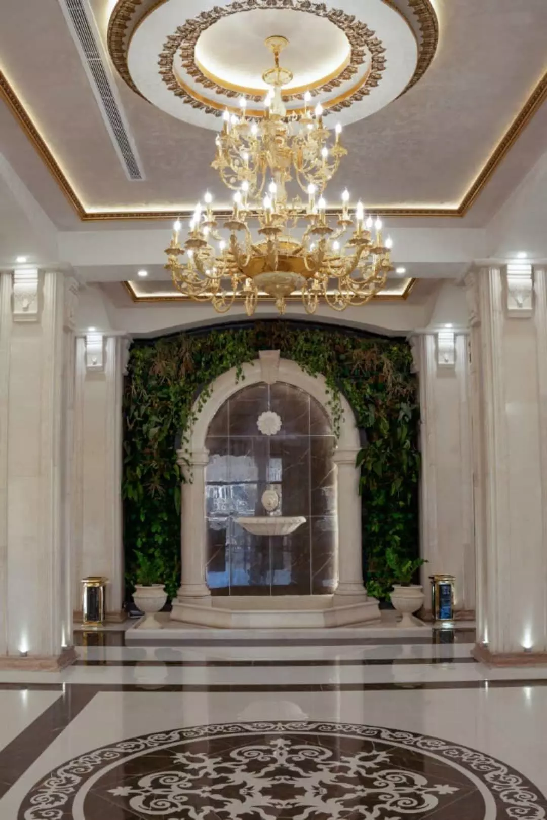 Rose Grand Hotel