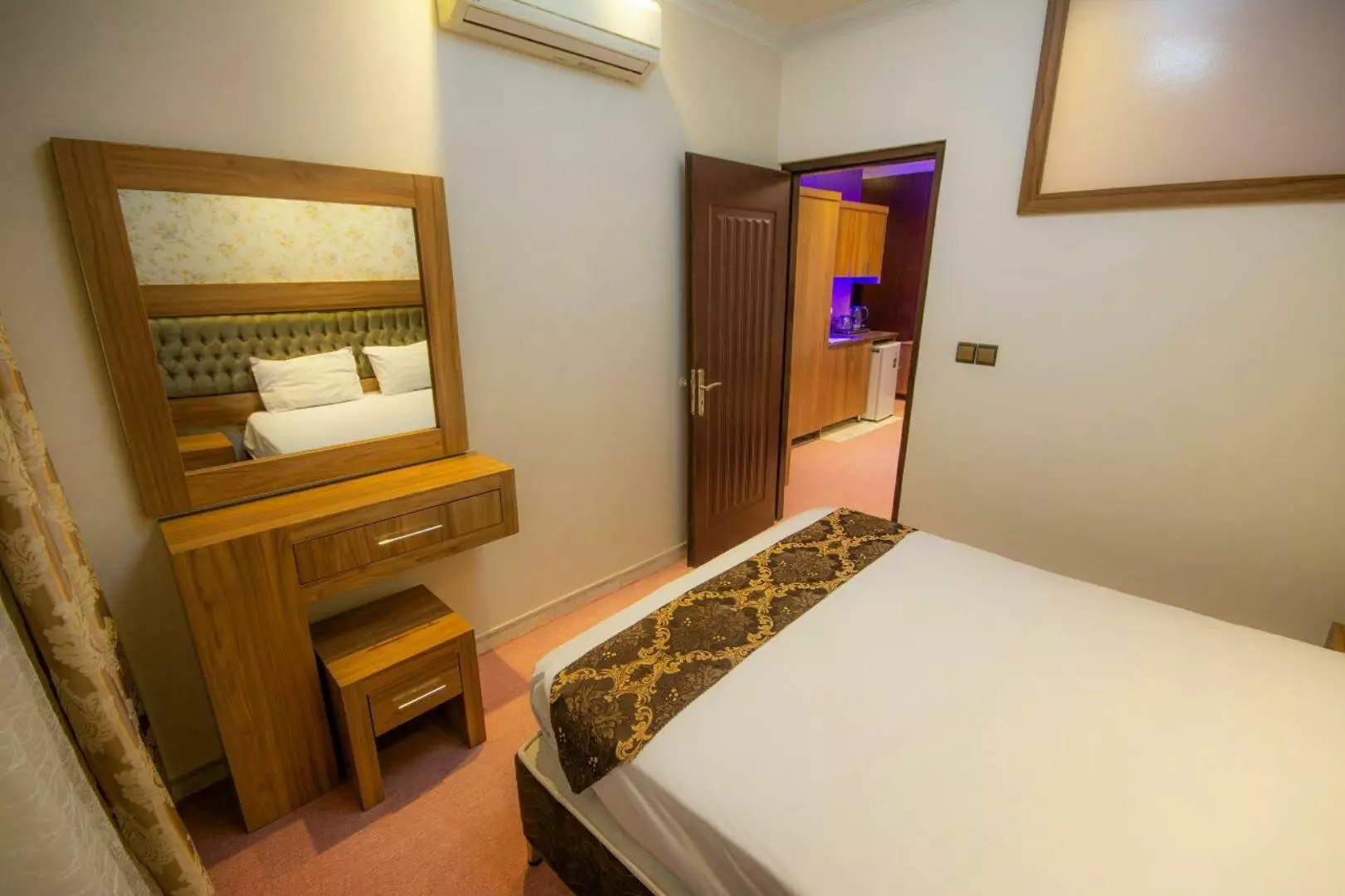 Zomorrod Apartment Hotel