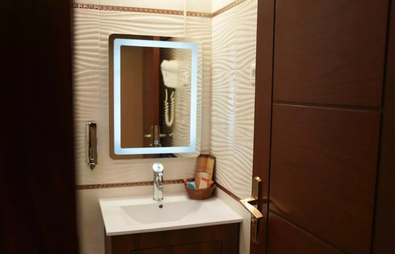 Helma Hotel