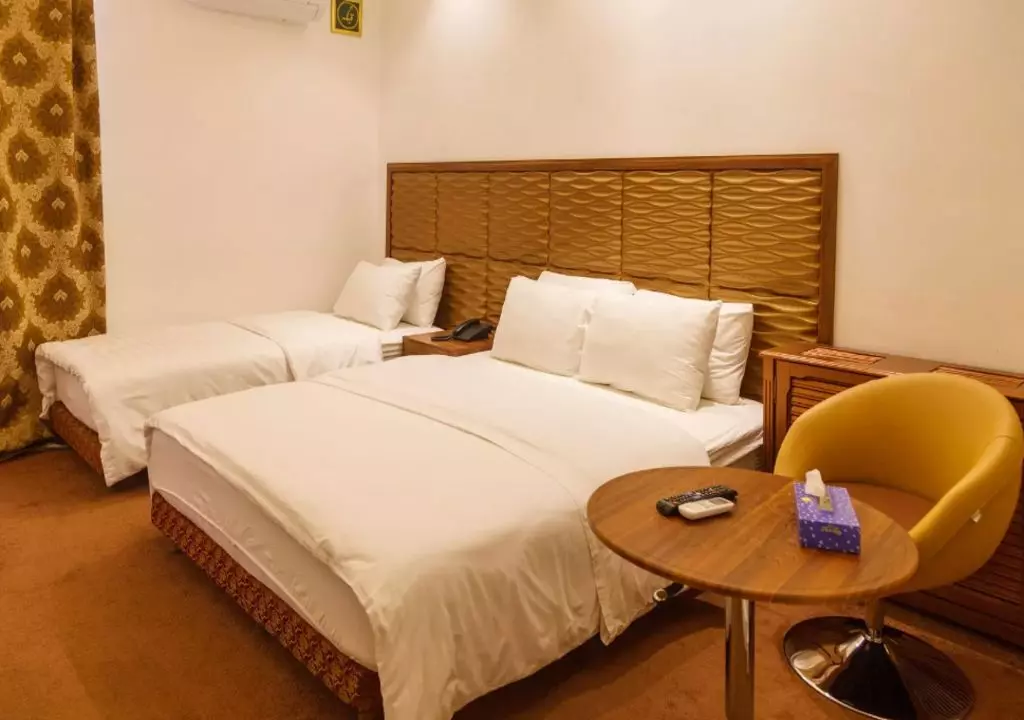Karoon Hotel
