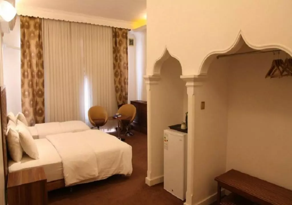 Karoon Hotel
