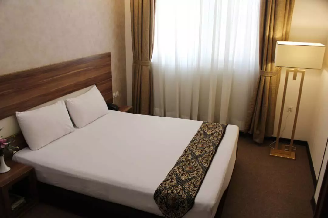 Enghelab Hotel