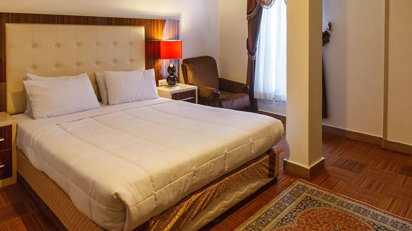 Boulevard Hotel