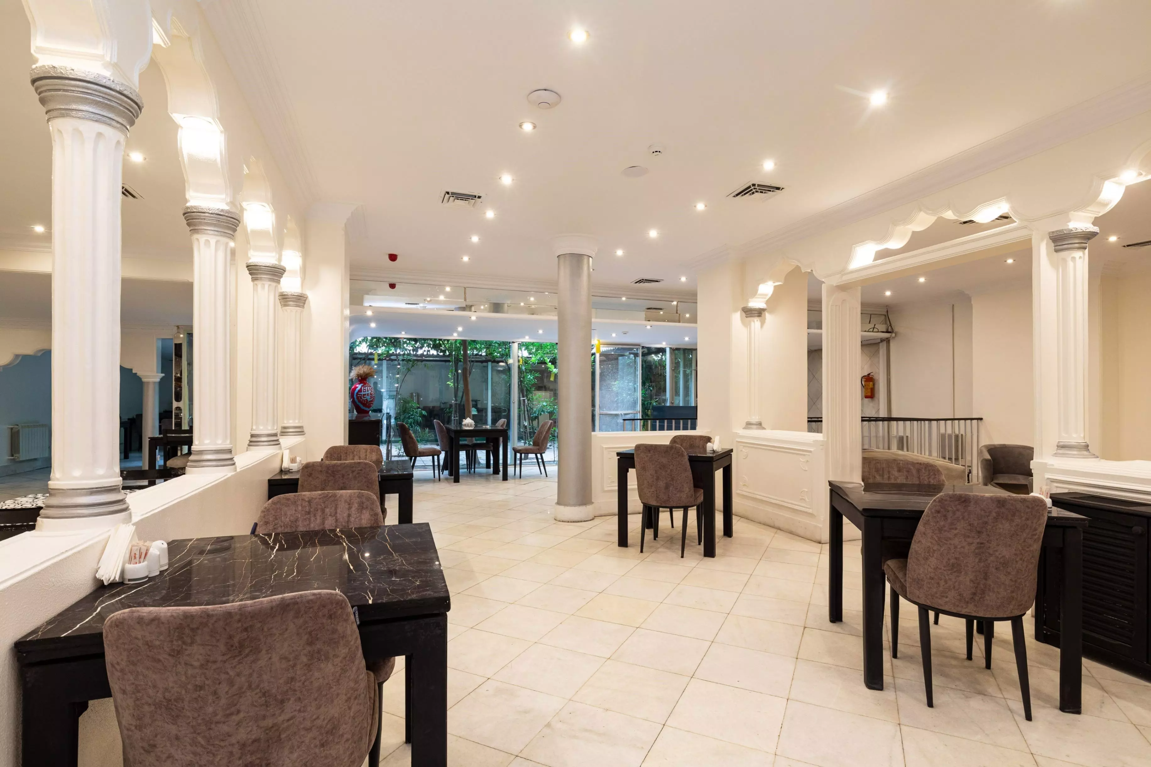 Karoon Hotel