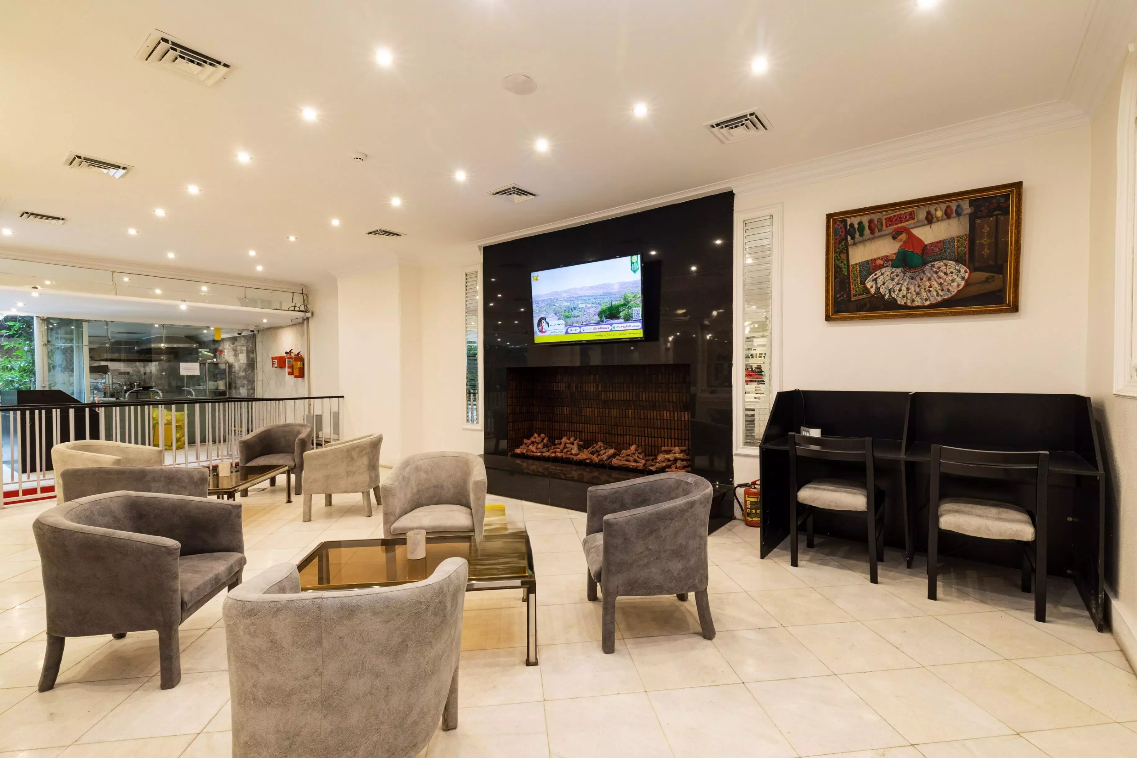 Karoon Hotel